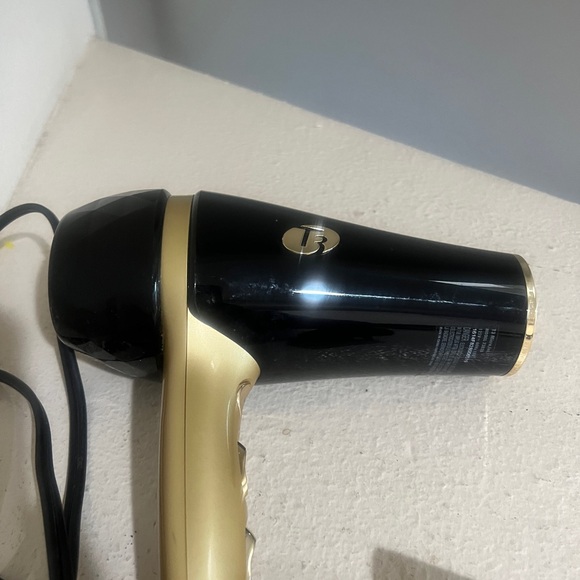 T3 Featherweight‎ 2 Hair Dryer - Model # 73828 - Black/Gold - Picture 4 of 15